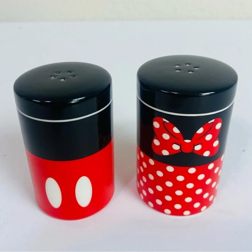 Disney Parks Mickey Mouse & Minnie Mouse Salt And Pepper Shakers